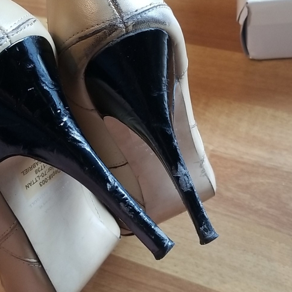 Bakers tan & black heels - Picture 7 of 9